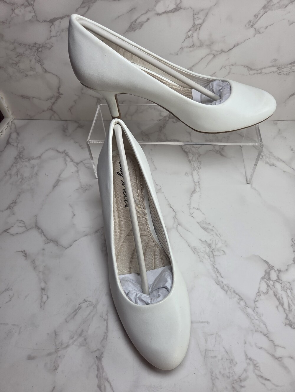 Women's White Classic Round-Toe Pumps(B47)